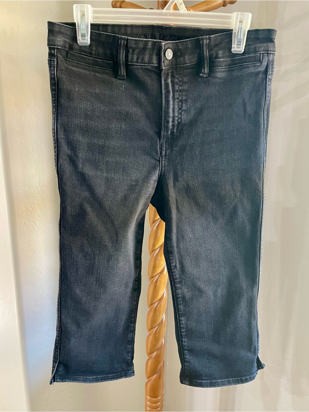 American Eagle Next level high waisted Capri 
Size 8 - Picture 2 of 9